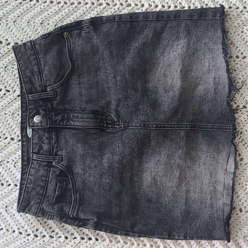 Black denim raw hem Faded skirt 90s Grunge Indie Sleaze Edgy Casual Old Navy
